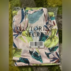 NWT Victoria’s Secret Satin Long Pajama Set Leaf Print Size S